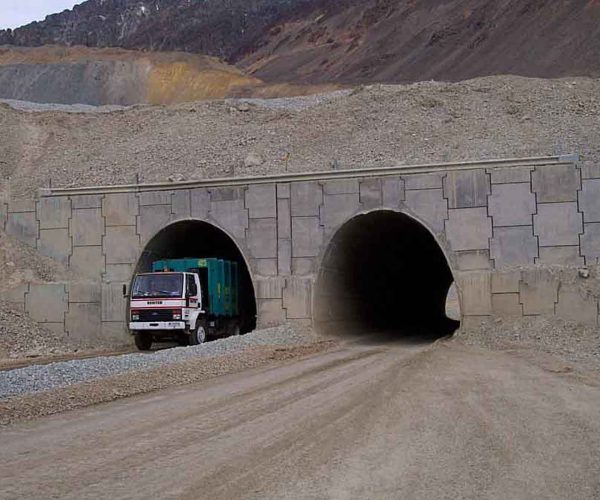 PASO BAJO CAMINOS MINEROS