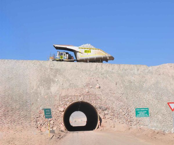 PASO BAJO CAMINOS MINEROS