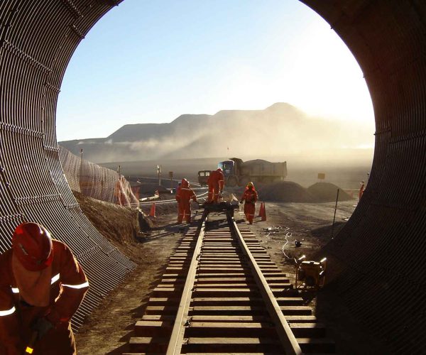 PASO BAJO CAMINOS MINEROS