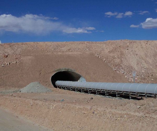 PASO BAJO CAMINOS MINEROS